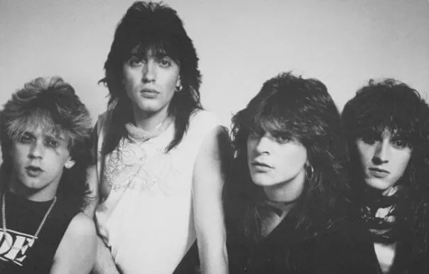 Alen kao frontmen vodi bend ka visinama Yugo rocka